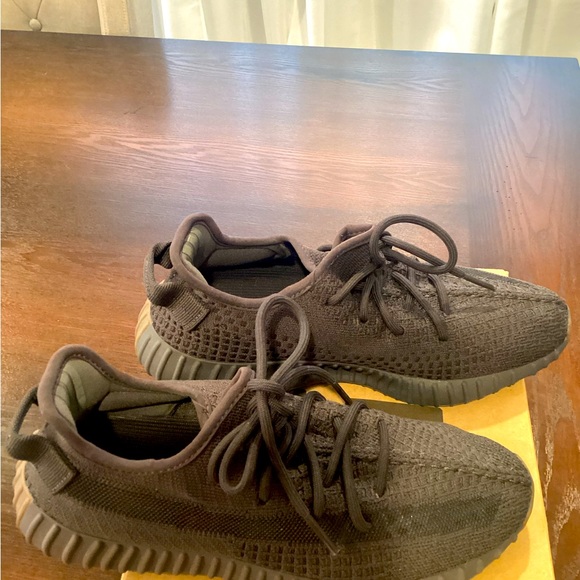 Athletic_Shoes